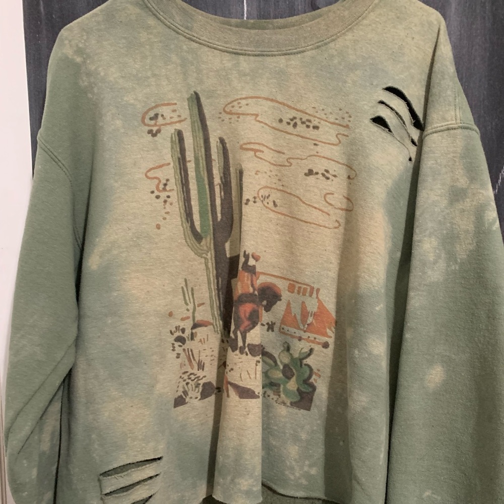 Western Crop-Top Crewneck